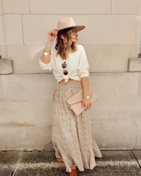 Boho Chic Photoshoot, Hippie Western Outfits, Cozy Outfit Summer, Updating Wardrobe, 2024 Photoshoot, Cancun Outfits, Photo Hacks, Feeling 22, Boho Summer Outfits