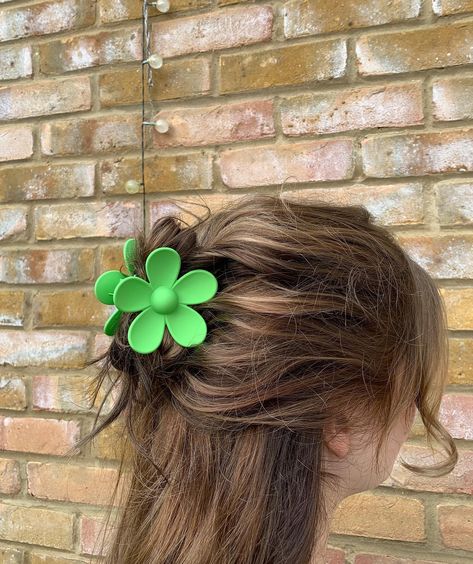 I’ve started offering these gorgeous flower hair clips in my store 🥰🌸 which colour is your favourite? #flower #hairclip #hairclaw #flowerclawclip #clawclip #smallbusiness #smallbiz #smallbizsquad #smallbizlife #smallbusinesssupport #smallbusinessowner #aestheticbiz Clips Hairstyles, Clip Hairstyles, Flower Hair Clip, Claw Clips, Green Flower, Flower Hair Clips, Flower Hair, Claw Clip, Green Flowers