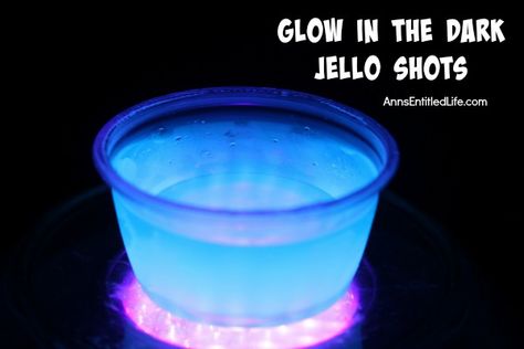 Glow in the Dark Jello Shots Recipe. This Glow in the Dark jello shots recipe is a really cool addition to any party! Easy to make, these are a lot of fun to look at, and mighty tasty to boot. If you are wondering how to make glow in the dark jello shots, this recipe is for you. Glow In The Dark Jello, Candy Corn Jello Shots, Best Jello Shots, Jello Shots Recipe, Halloween Jello Shots, Halloween Jello, Cosmo Cocktail, Whipped Vodka, Halloween Shots