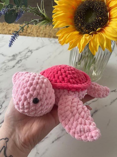 This cute pink turtle is ready for its new home available in a range of different colours <3 Pink Turtle Crochet, Preppy Turtle, Pink Turtle, Ceramic Turtle, Preppy Gifts, Turtle Decor, Oc Stuff, Crochet Turtle, How To Look Rich