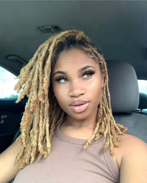 Black Women Dreadlocks, Blonde Locs, Blonde Dreadlocks, Blonde Dreads, Hair Color Options, Short Locs Hairstyles, Split Hair, Cute Box Braids Hairstyles, Natural Hair Beauty