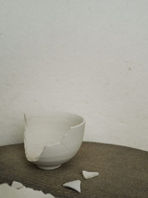 Wabi Sabi Aesthetic Japanese Art, Wabi Sabi Photography, Wabi Sabi Fashion, Wabisabi Art, Sabi Wabi, Paper Crafts Ideas, Japanese Kintsugi, Remove Yellow Stains, Muromachi Period