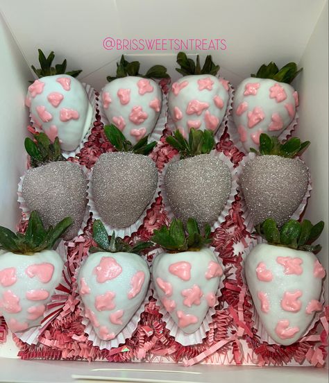 Pink Cow Print Baby Shower Ideas, Cow Print Strawberries, Cow Print Baby Shower Ideas, Pink Cow Print, Strawberry Treats, Pink Cow, Baby G, Cow Print, Shower Ideas