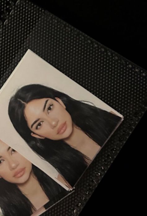 Cute Passport Pictures, Pass Port Photo Aesthetic, License Photo Hairstyles, Passport Aesthetic Photo, Pretty Passport Photo, Passport Picture Hair, Makeup For Id Photo, Aesthetic Passport Pictures, Drivers Lisence Photos Makeup