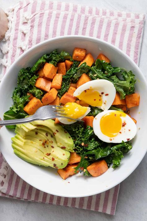 This healthy breakfast bowl is made with a boiled egg, sauteed kale, sweet potatoes, and simple seasonings. It's vegetarian and easy to make! Breakfast Ideas | Protein Bowl | Power Bowl | Sweet Potato Recipes | Egg Recipes | Breakfast Bowls Healthy Breakfast Food Ideas, Sweet Potato Breakfast Bowl, Breakfast Food Ideas, Potato Breakfast Bowl, Healthy Breakfast Food, Potato And Egg Breakfast, Rice Breakfast, Eggs And Sweet Potato, Vegan Tikka Masala