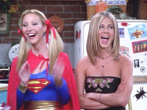 Rachel Green And Phoebe Buffay, Friends Pheebee, Phoebe And Rachel, Rachel And Phoebe, Lisa Kudrow Friends, Ross And Rachel, Jenifer Aniston, No Context, Friends Cast