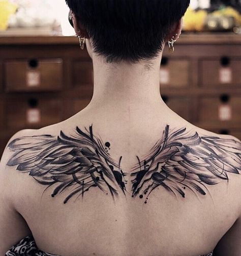 Alas de ángel - Tatuajes para Mujeres Black Wings Tattoo On Back, Wings Tattoo Back, Wing Tattoo On Shoulder, Wings Back Tattoo, Wings Tattoo Design, Wing Tattoos On Back, Alas Tattoo, Wing Tattoo Men, Wing Tattoos