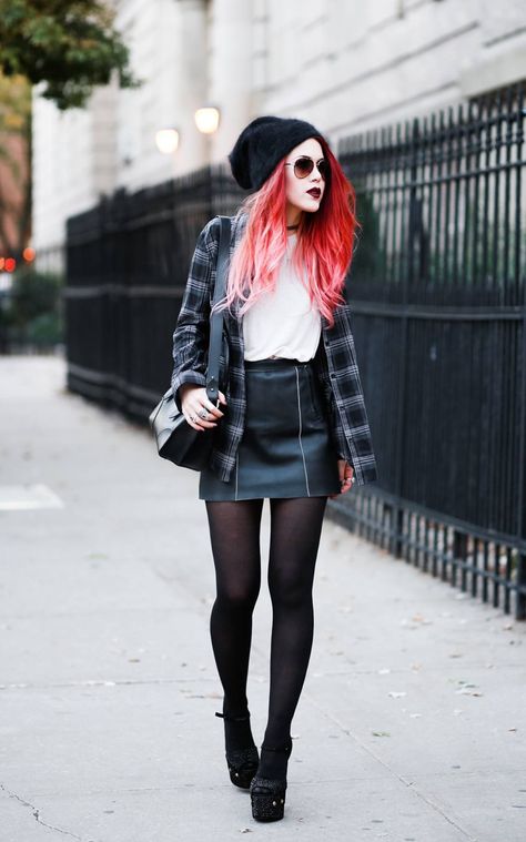 How to Dress Punk? 25 Cute Punk Rock Outfit Ideas for Girls Punk Dress Outfit, Styl Grunge, Style Dr Martens, Moda Grunge, Look Grunge, Punk Rock Outfits, Punk Women, Rock Aesthetic, Goth Outfit