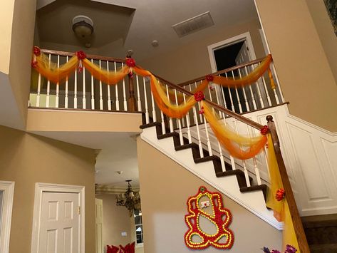 Shadi Ka Ghar Decoration, Railing Decorations For Wedding, Stairs Wall Decor Ideas, Stairs Wall Decor, Vision Board Design, Stairs Decoration, Haldi Ceremony Decorations, Hall Decorations, Home Flower Decor