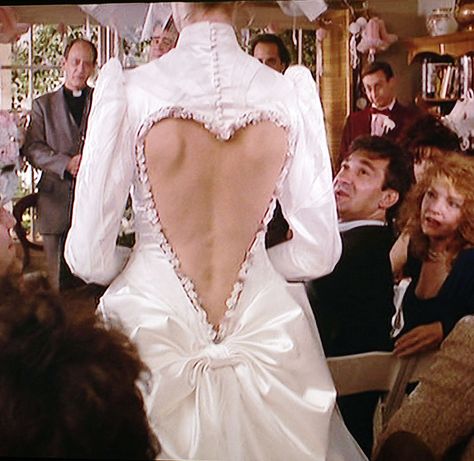 My Stepmother is an Alien. Celeste's wedding dress My Stepmother Is An Alien, Alien Wedding, Alien Style, Alien Photos, Wedding Dresses Images, Kim Basinger, Wedding Movies, Alyson Hannigan, Hollywood Icons