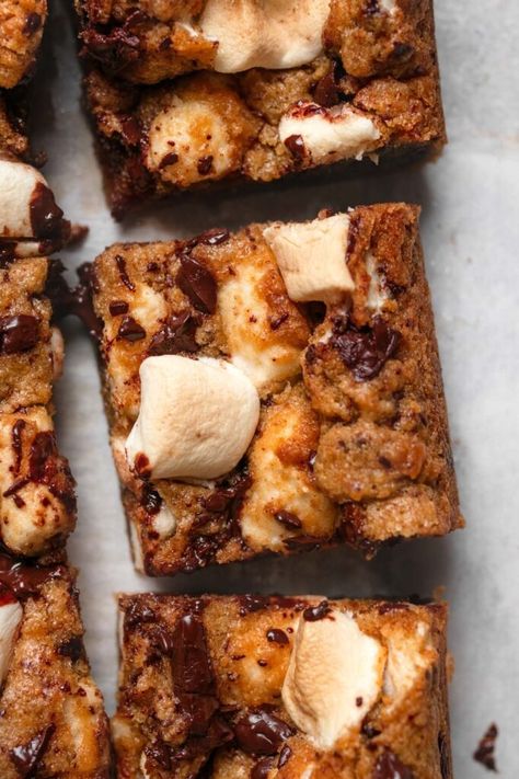 Vegan S'mores Cookie Bars - Two Market Girls Smores Cookie Bars, Smores Cookies Bars, Vegan Smores, Smores Cookie, Graham Cracker Cookies, Vegan Marshmallows, Baking Breakfast, Summer Baking, S'mores Bar