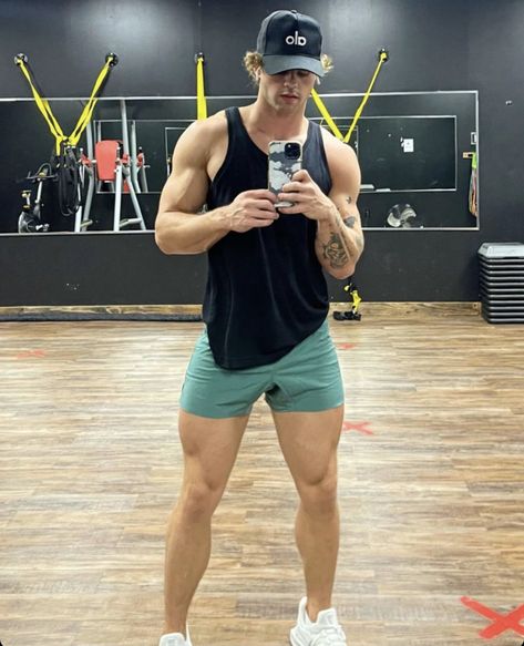 Guy Outfits Casual, Andrew Huberman, Guy Outfits, Mens Workout Pants, Gym Boy, Mens Workout, Gym Guys, Estilo Fitness, Gym Outfit Men