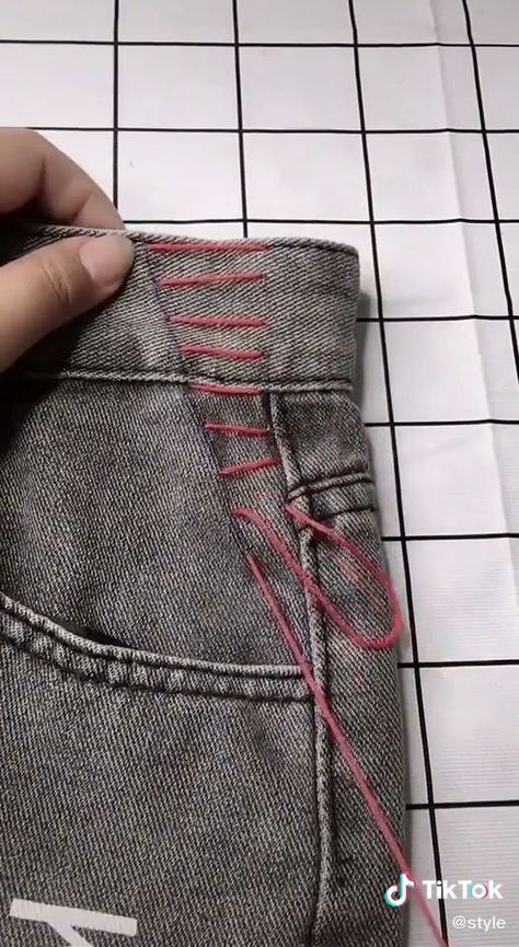 Diy Clothes Hacks, Haine Diy, Sewing Easy Diy, Seni Dan Kraf, Sewing Tutorials Clothes, Diy Fashion Hacks, Sew Ins, Couture Sewing Techniques, Diy Clothes Life Hacks