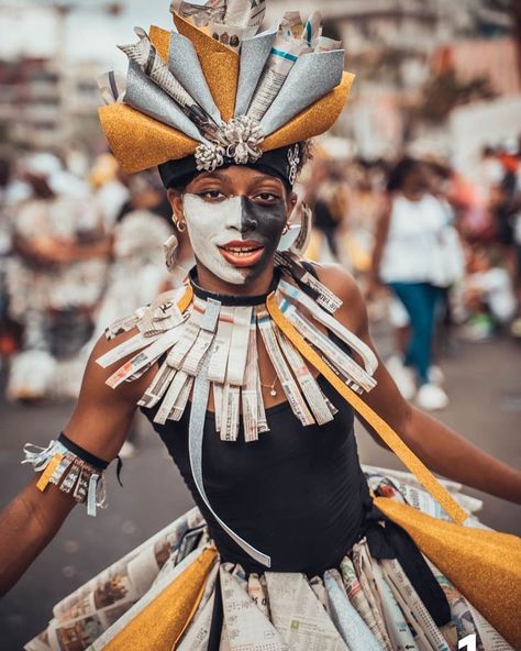 329 mentions J’aime, 2 commentaires - Martinique la 1ere (@martiniquela1ere) sur Instagram : "#VAVAL1ERE 🎭🥳 : Les photos du Dimanche Gras à Fort-de-France !🤩 📸 @denisbouton & RaphaëlBastide .…" Samurai Gear, Festival Captain Hat, Captain Hat, Festival, Hats, Instagram, Fort De France