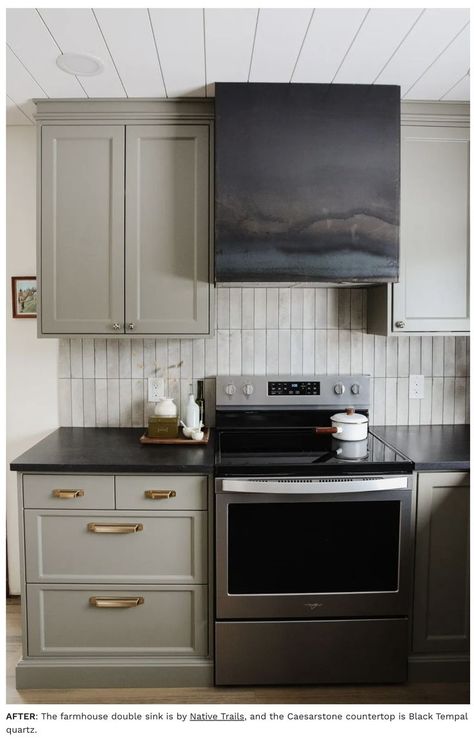 Farmhouse Kitchen With Dark Countertops, Grey Kitchen Black Countertop, Greige Kitchen Cabinets Black Countertop, Cabinet Colors With Dark Countertops, Small Kitchen Dark Countertops, Dark Kitchen Countertops Ideas, Kitchen Ideas Dark Countertops, Dark Grey Countertops Kitchen, Kitchen Grey Countertops