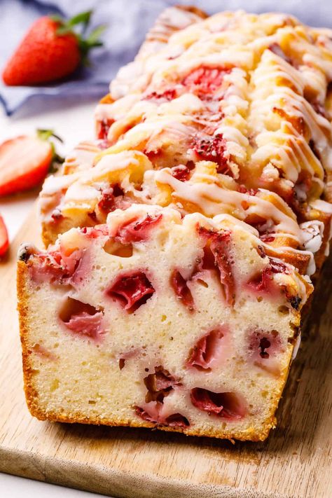 This Strawberry Bread is a perfectly moist sweet bread full of bright berry flavor. Perfect as a dessert, snack, or breakfast! Strawberry Bread Recipe, Cake Mix Banana Bread, Strawberry Bread Recipes, Sour Cream Banana Bread, Christmas Strawberry, Strawberry Banana Bread, Fresh Strawberry Recipes, Strawberry Breakfast, Strawberry Bread