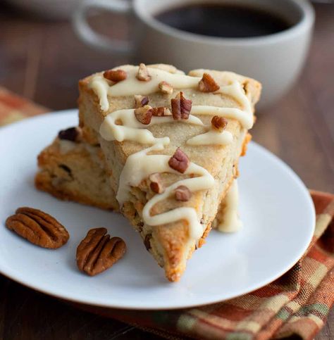 Maple Pecan Scones, Keto Scones, Pecan Scones, Keto Cake, Keto Ideas, Maple Pecan, Low Carb Sweets, Low Carb Baking, Starbucks Copycat