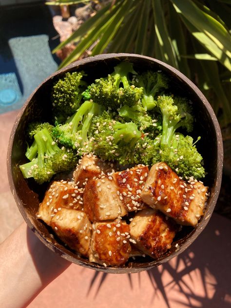 Healthy Beach Snacks, Tofu With Broccoli, Sticky Tofu, 10 Healthy Foods, Dark Leafy Greens, Healthy Food Inspiration, Will Power, Easy Healthy Meal Prep, Healthy Food Dishes