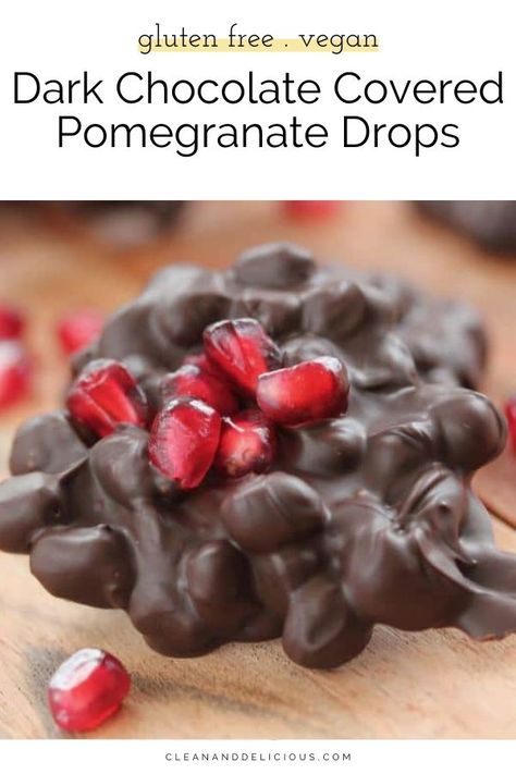 These pretty little Chocolate Covered Pomegranate Drops are fun, festive and make for a lovely non-cookie, holiday dessert. Biting into these little Chocolate Covered Pomegranate drops is pure heaven. The pom seeds burst in your mouth and the rich, dark chocolate melts all around them. Dark Chocolate Pomegranate Bark, Things To Make With Pomegranate, Pomagranet Recipe Dessert, Healthy Dark Chocolate Recipes, Pomegranate Snacks, Chocolate Covered Fruit Ideas, Dark Chocolate Pomegranate, Chocolate Pomegranate, Cookie Holiday