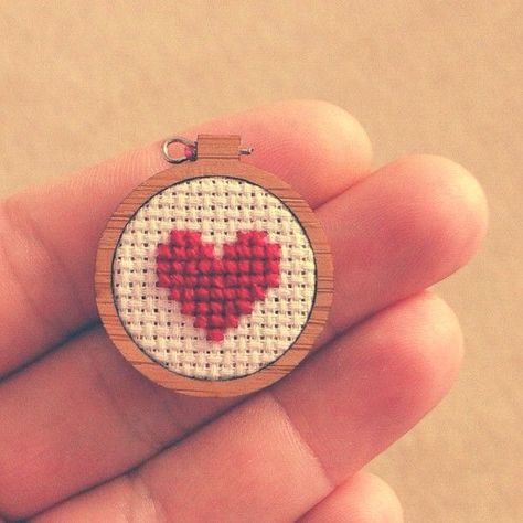 Cross Stitch Necklace, Stitch Witchery, Tiny Cross Stitch, Tiny Cross, Small Cross Stitch, Pola Kristik, Cross Stitch Needles, Cross Stitch Heart, Mini Cross Stitch