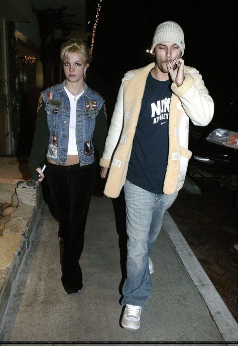 Britney Spears & Kevin Federline (husband - 01/04/05) [Nobu Restaurant] #LosAngeles #California Britney Spears 2004, Kevin Federline, Nobu Restaurant, Britney Spears Gif, Celebrity Street Style, Spears, Britney Spears, Varsity Jacket, Bomber Jacket