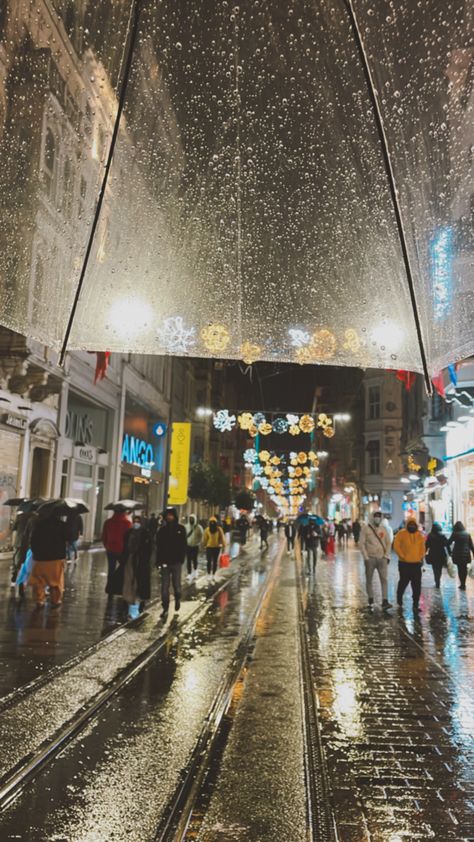 Winter in taksim istanbul istiklal street Winter In Istanbul, Istanbul In Winter, Istanbul Winter, Winter Istanbul, Istanbul City, College Aesthetic, Christmas Events, Turkey Travel, Instagram Photo Inspiration