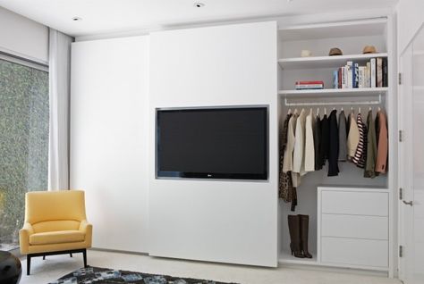 Televisão na porta do guarda-roupa Contemporary Closet, Tv Built In, Simple Closet, Muebles Living, White Drawers, Wall Closet, Build A Closet, Built In Furniture, Sliding Wardrobe