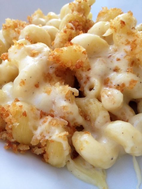 This recipe for homemade mac and cheese has been featured on several top mac and cheese lists. It is the perfect base recipe for classic mac and cheese. Think Food, Deilig Mat, Kuta, Lunch Snacks, Iftar, Base Foods, Cheese Recipes, Mac And Cheese, I Love Food