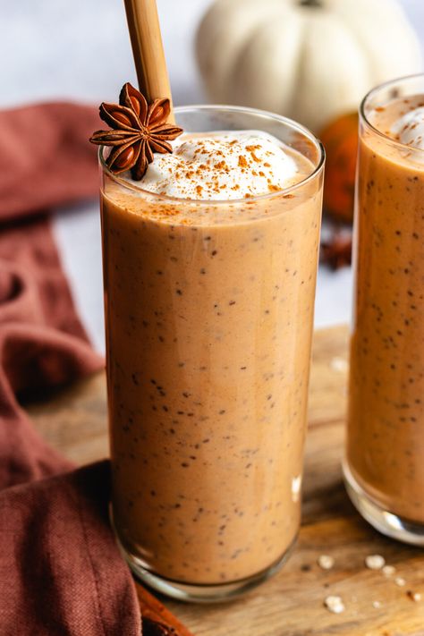 Healthy pumpkin smoothie - The Delicious plate Pumpkin Smoothie Healthy, Pumpkin Smoothie Recipe, Winter Smoothies, Fall Smoothies, Pumpkin Spice Smoothie, Apple Pie Smoothie, Pumpkin Protein, Pumpkin Breakfast, Focus Energy