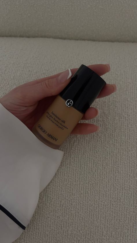 Georgio armani luminous silk foundation is the best foundation for all skin types. Seamless coverage and last all day long Georgio Armani Luminous Silk Foundation, Georgia Armani Luminous Silk Foundation, Armani Foundation, Giorgio Armani Foundation, Giorgio Armani Luminous Silk Foundation, Armani Luminous Silk Foundation, Armani Luminous Silk, Armani Makeup, Giorgio Armani Luminous Silk