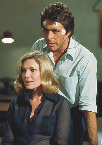 Sept. 9, 1979   New show “Taxi” wins the com­edy series award and would do so con­sec­ut­ively for the next two years. Act­ors Cheryl Ladd and Henry Wink­ler host.  Act­or: Ron Leib­man, “Kaz”  – Car­roll O’Con­nor, “All in the Fam­ily”  – Peter Strauss, “The Jericho Mile”  Act­ress: Mari­ette Hartley, “The In­cred­ible Hulk” (photo)  – Ruth Gor­don, “Taxi”  – Bette Dav­is, “Strangers: The Story of a Moth­er and Daugh­ter” The Incredible Hulk 1978, Mariette Hartley, Incredible Hulk Tv, Bill Bixby, Giant Monster Movies, Susan Sullivan, Castle Tv Shows, Red Hulk, Marvel Tv