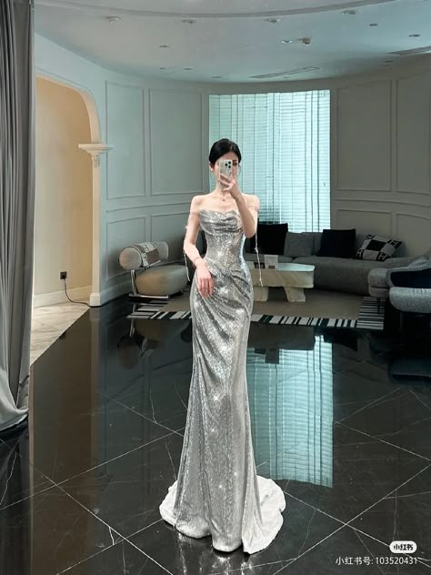 Chinese Prom Dress Style, Glitz And Glam Dress Gowns, Glamour Dresses Elegant, Chinese Formal Dress, Red Carpet Dresses Elegant, Vintage Prom Dresses 90s, Prom Preparation, Prom Mermaid Dress, Asian Prom Dress