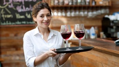 How to be a good waitress? Serving food is more than just handing a plate of food to a customer, it’s service. Learn our 9 essential tips to improve your waitress skill. Waitressing Tips, Waiter Tips, Server Life, Job Interview Advice, Interview Advice, Outdoor Dinner Parties, Apron Designs, Commercial Photographer, Serving Food