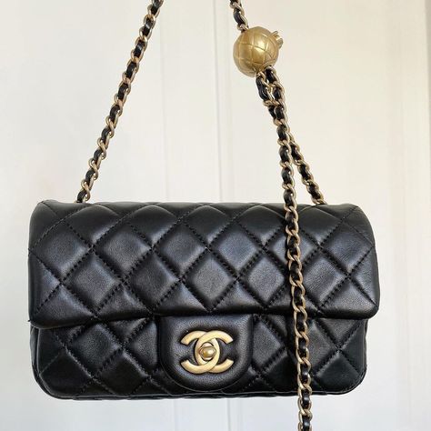 Woc Chanel, Chanel Pearl Crush, Chanel Mini Rectangular, Chanel Mini Flap Bag, Chanel Pearl, Dream Bags, Chanel Pearls, Chanel Mini, H U