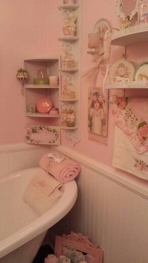 All Pink House Interior, Pink Bathroom Aesthetic Vintage, Pink Cottagecore Bathroom, Pink Shabby Chic Bathroom, Coquette Restroom, Gyaru Bathroom, Croquette Bathroom, Pink Coquette Bathroom, Girly Pink Bathroom