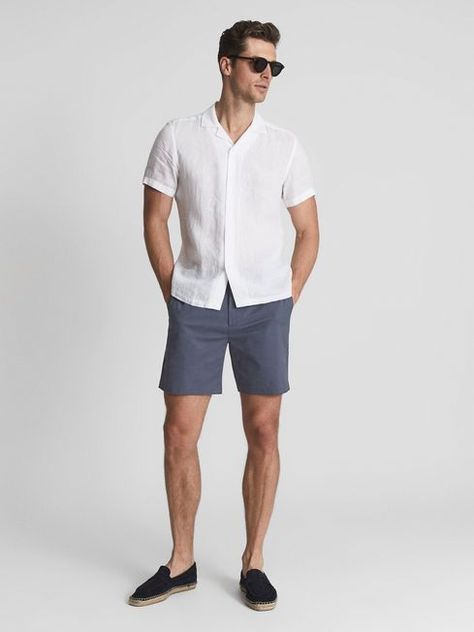 Grey Shorts Outfit, Espadrilles Outfit, Bermuda Shorts Outfit, Easy Summer Style, Simple Summer Style, Mens Shorts Outfits, Slash Pocket, Casual Chinos, Blue Chinos