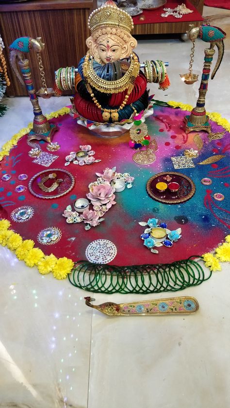 Devi Rangoli, Mandir Ideas, Navratri Rangoli, Hindu Wedding Decorations, Lakshmi Pooja, Varalakshmi Vratham, Indian Wedding Garland, Heavy Blouse, Deep Conversation