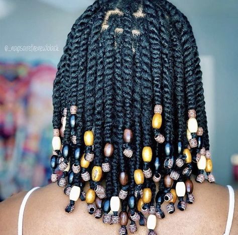 Twist With Beads, Twists With Beads, Stretched Hair, Short Twists, Natural Hair Twists, Mini Twists, Hair Twist Styles, Braids With Beads, Natural Hair Styles Easy