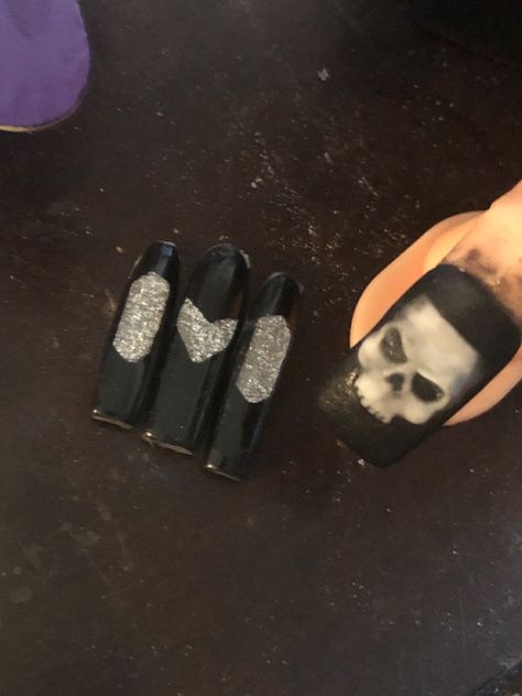 Call of Duty mobile 3d / inlaid nail art design in black and silver. Yet unfinished. #skull #nails #nailart #cod #codmobile #3dnails #3dart #uñas #nailscod #callofduty #callofdutynails Cod Ghost, Skull Nails, Call Of Duty Mobile, 3d Nails, Black And Silver, Name Tag, Nails Nailart, Call Of Duty, Nail Art Design