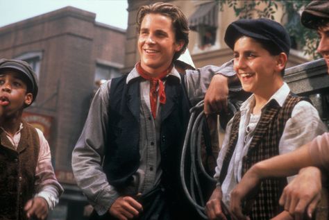 "Newsies" movie still, 1992.  L to R: Ogie Banks, Christian Bale, Max Casella. Christian Bale Body, Newsies 1992, Jack Kelly, Circus Characters, Newsies, Child Actors, Christian Bale, Musical Movies, Transformation Body