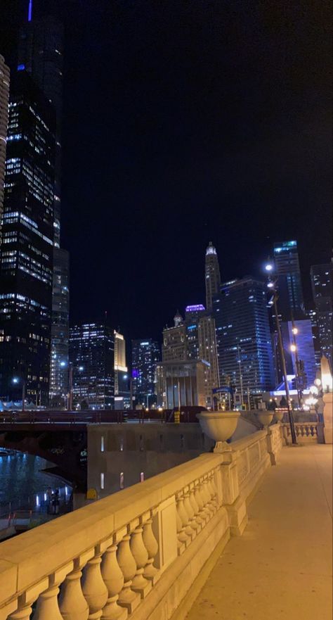 #chicago #city #usa #night #nightlife #chicagonight #lights #skyscrapers Usa Night View, Chicago City Wallpaper, Aesthetic Wallpaper Chicago, Chicago Night Aesthetic, Chicago Aesthetic Night, Chicago City Aesthetic, La At Night, Night Vibes Aesthetic, City Lights Aesthetic