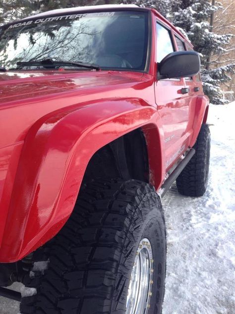 Jeep Xj Mods, Rock Crawling, Center Of Gravity, Jeep Xj, Jeep Cherokee Xj, Just Black, Off Roading, Jeep Cherokee, Fender Flares