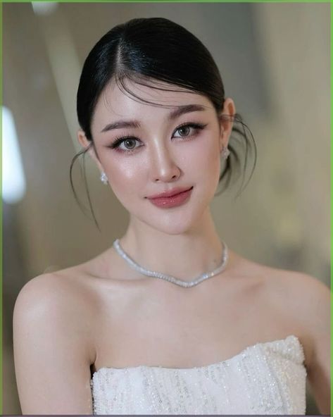 Thai Makeup Looks Wedding, Thai Bridal Makeup, Thai Makeup Looks, Bride Makeup Asian, Thai Makeup, Asian Wedding Makeup, Glam Wedding Makeup, Korea Makeup, Bridal Eye Makeup