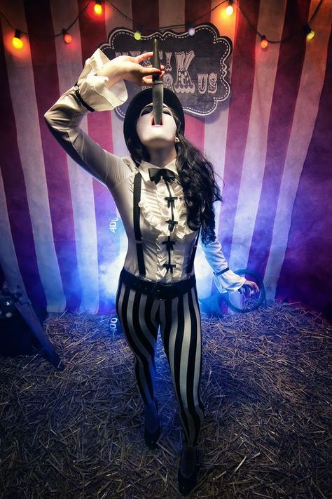 Night Circus Costume, Creepy Carnival Aesthetic, Creepy Ringmaster, Dark Circus Costume, Freakshow Costume, Circus Aesthetic Outfit, Freakshow Aesthetic, Dark Carnival Aesthetic, Vintage Circus Aesthetic