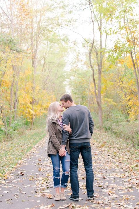 Fall Apple Orchard, Fall Couple Pictures, Fall Couple Photos, Fall Engagement Pictures, Engagement Picture Outfits, Photo Posing, Couple Engagement Pictures, Wedding Engagement Pictures, Engagement Pictures Poses