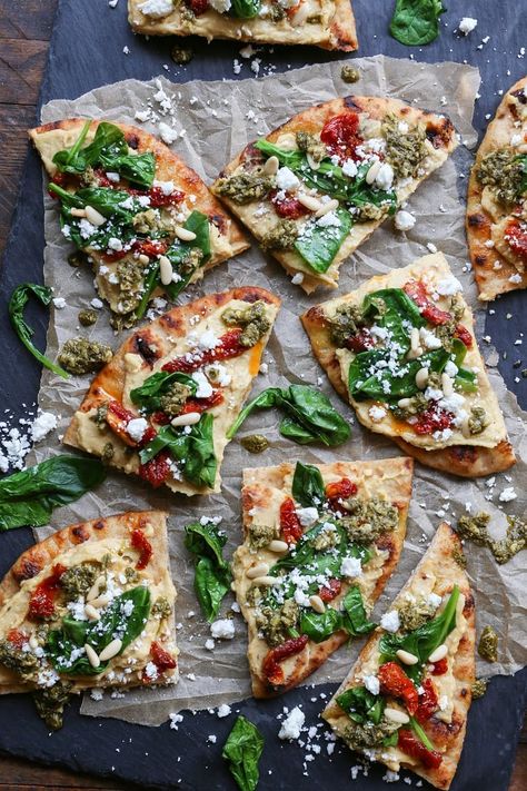 Hummus Flatbread with Sun-Dried Tomatoes, Spinach, and Pesto is an easy appetizer perfect for a healthy snack @sabradips #nationalhummusday #ad #vegetarian Hummus Flatbread, Pesto Hummus, Vegetarian Appetizers, Sun Dried Tomatoes, Idee Pasto Sano, Healthy Appetizers, Dried Tomatoes, Sun Dried, Flatbread