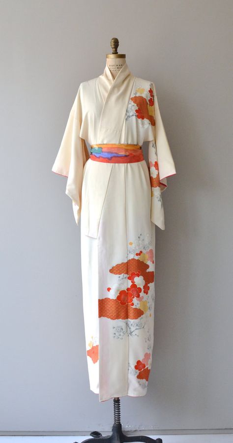 Kimono Japan, Kimono Japanese, Kimono Floral, Mode Kimono, Kimono Vintage, Kimono Design, Vintage Japanese Kimono, Beautiful Kimonos, Cream Silk