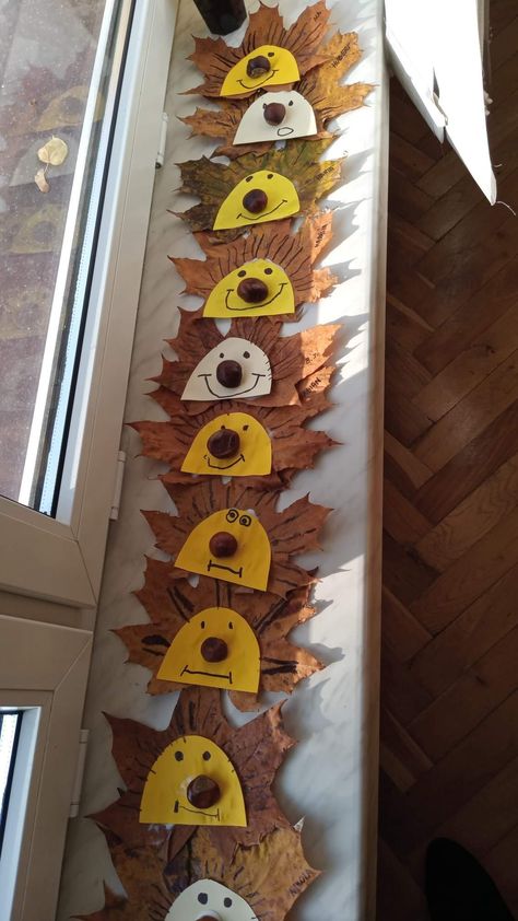 Harvest Crafts For Preschoolers, Autumn Tuff Tray Activities, Eyfs Autumn Crafts, Woodland Tuff Tray, Autumn Eyfs Activities Preschool, Harvest Eyfs Activities, Woodland Animals Preschool Activities, Autumn Tuff Tray Ideas, Harvest Eyfs