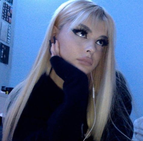 Diamond Face Haircut, Emo Girl Makeup, Blonde Goth, Eye Makeup Pictures, Emo Makeup, Blonde Hair Looks, Cute Makeup Looks, Girls Makeup, Pretty Makeup