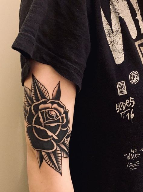 Traditional Flower Tattoo Men, Medium Piece Tattoo, Black Rose Tattoo Sleeve, Black Out Traditional Tattoo, Black Rose Tattoo Traditional, Black Roses Tattoo Design, Black Out Rose Tattoo, Mens Black Tattoos, Traditional Tattoo Rose Black